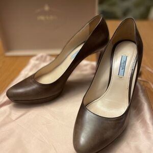Prada Spazzolato Fume Calzaturre Donna pumps / heels - Size 9.5 / 40